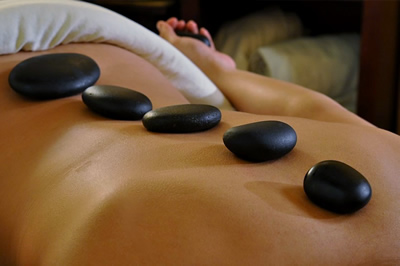 Masaje Hot Stone Piedras Calientes | Masaje Tailandes en Benidorm | Hot Stone Massage Spa Thai Benidorm Sawasdeeka